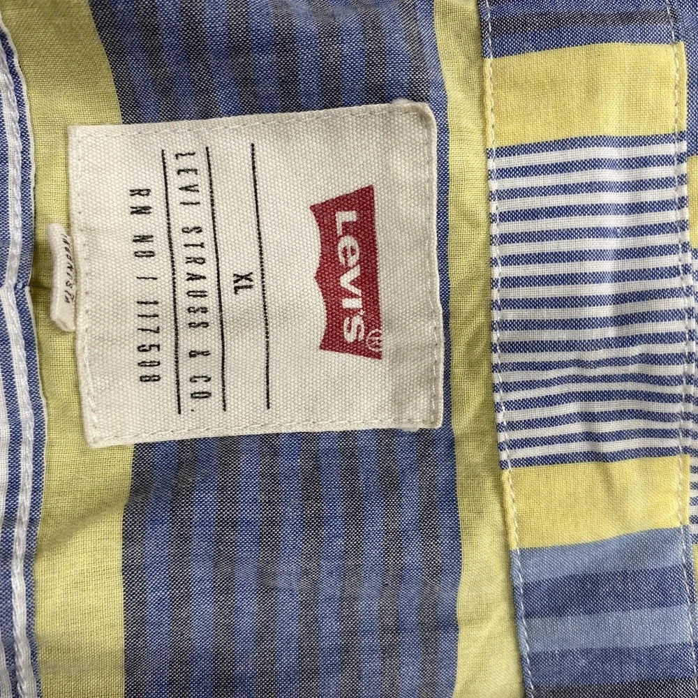 Levi's Shirt Mens XL Blue Striped Short Sleeve Button Up Casual Cotton Polyester